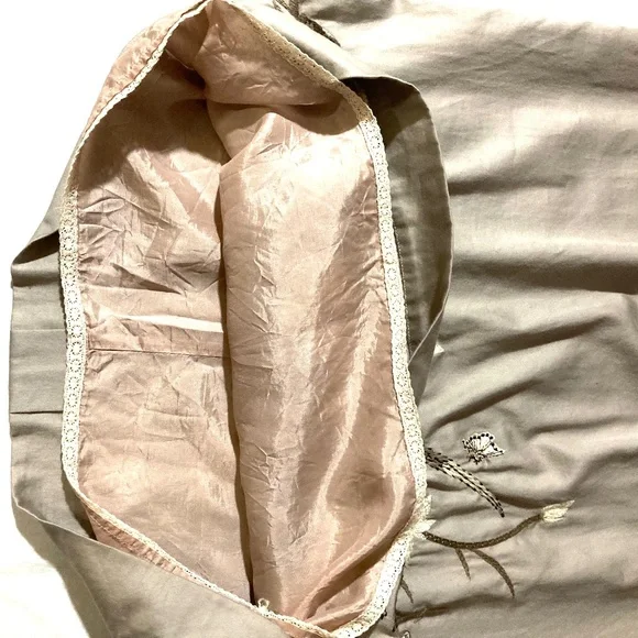 EUC Anthropologie Floral Embroidered Dress With a Bow - Picture 6 of 10